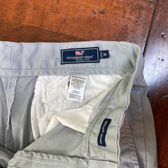 Vineyard Vines Men’s Shorts - Picture 3 of 3